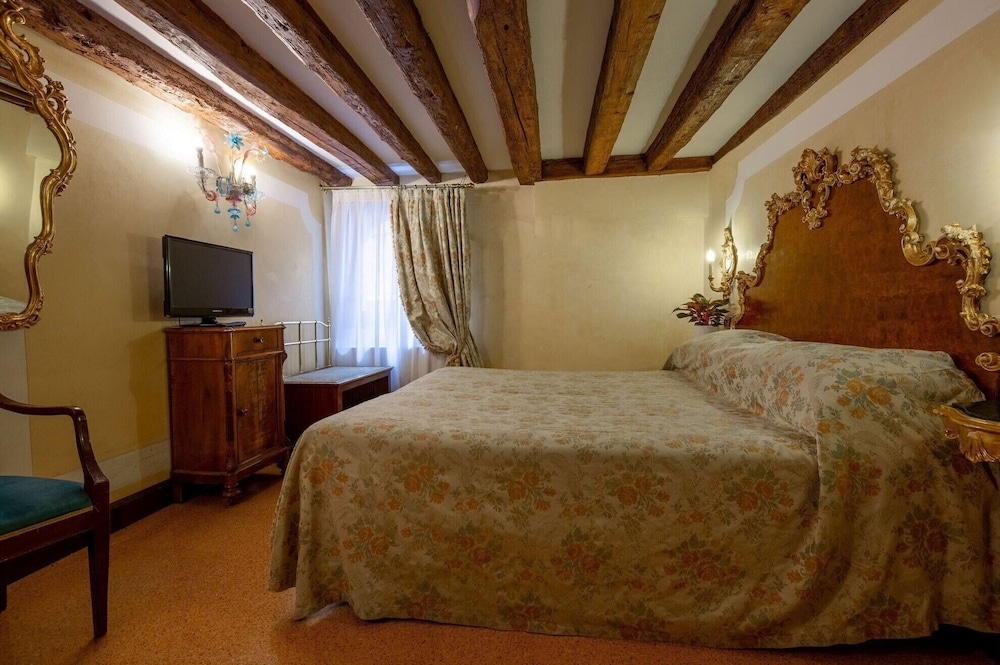 Hotel San Moisè — Hotel rooms in Venice, Veneto
