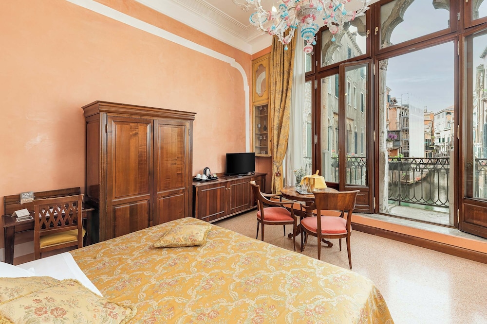 Hotel San Moisè — Hotel rooms in Venice, Veneto