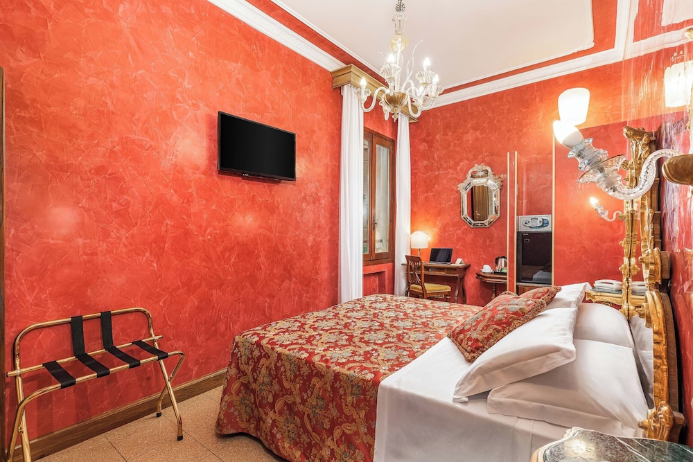 Hotel San Moisè — Hotel rooms in Venice, Veneto