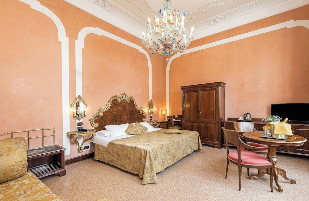 Hotel San Moisè — Hotel rooms in Venice, Veneto