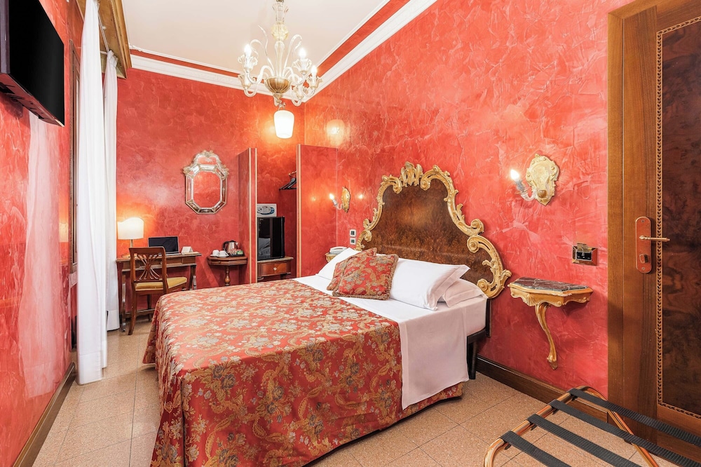 Hotel San Moisè — Hotel rooms in Venice, Veneto