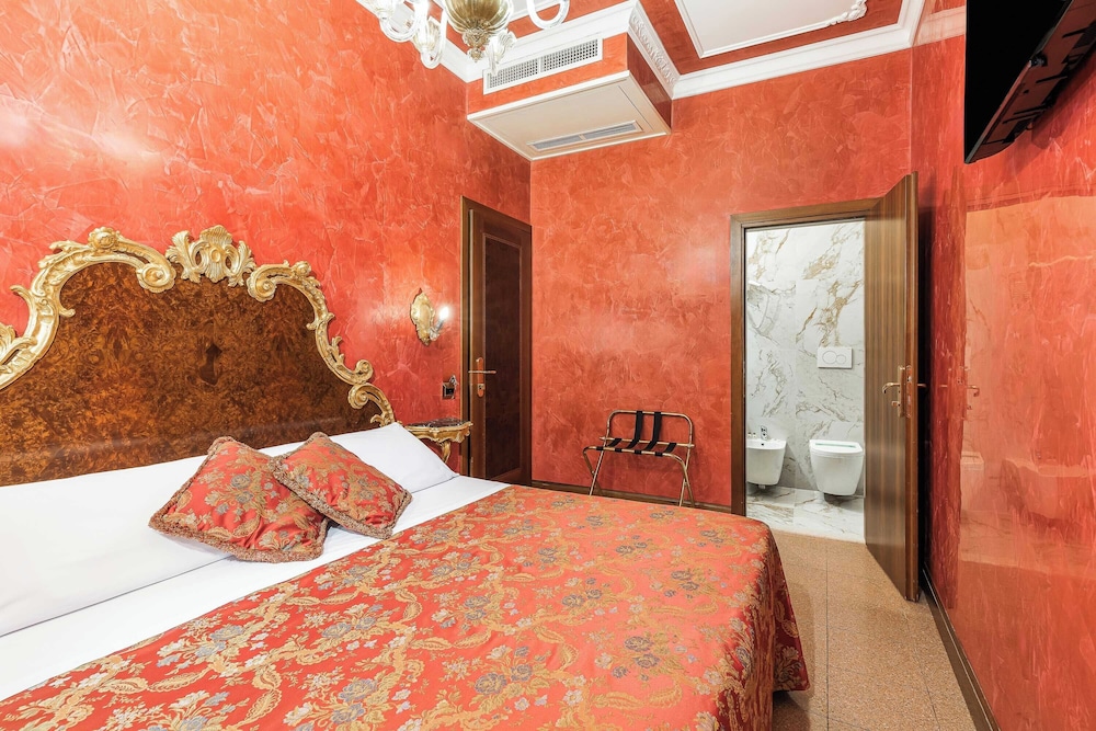 Hotel San Moisè — Hotel rooms in Venice, Veneto
