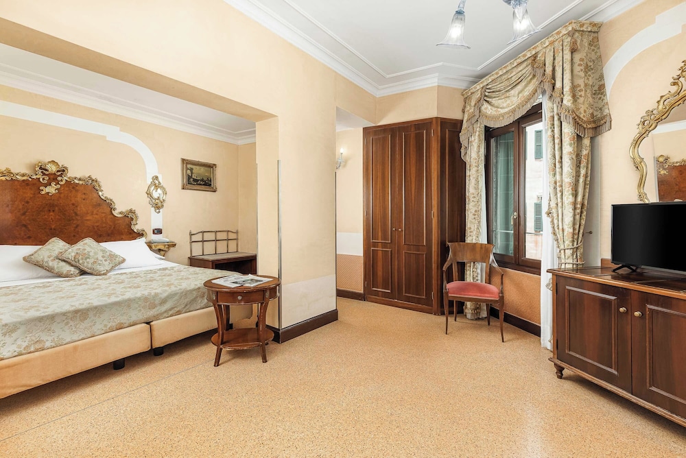Hotel San Moisè — Hotel rooms in Venice, Veneto