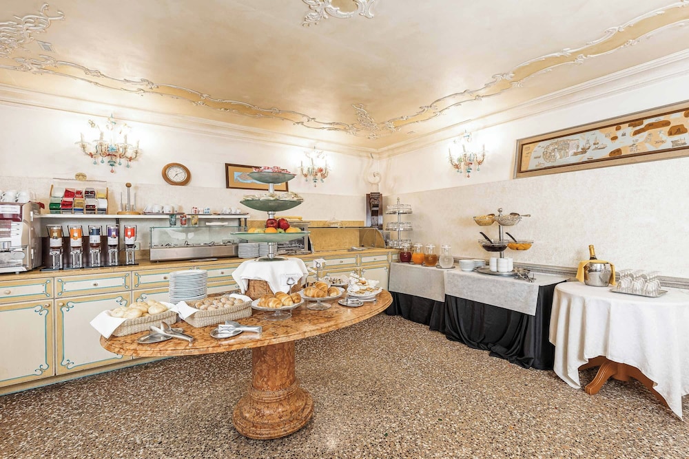 Hotel San Moisè — Restaurant & bars in Venice, Veneto