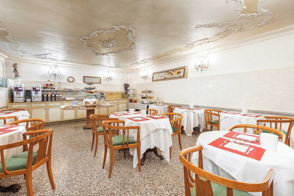Hotel San Moisè — Restaurant & bars in Venice, Veneto