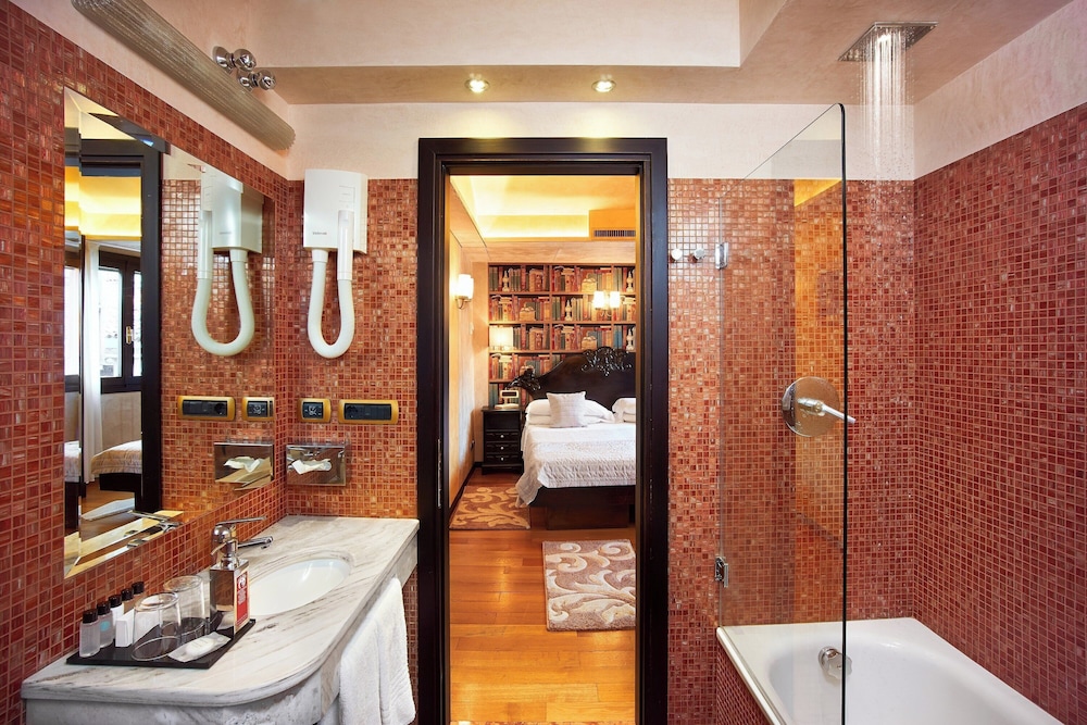 Hotel Saturnia & International — Hotel rooms in Venice, Veneto