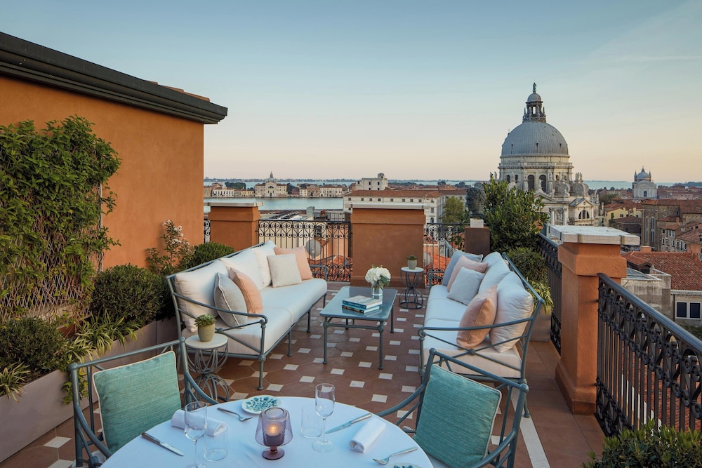 The St. Regis Venice — Restaurant & bars in Venice, Veneto