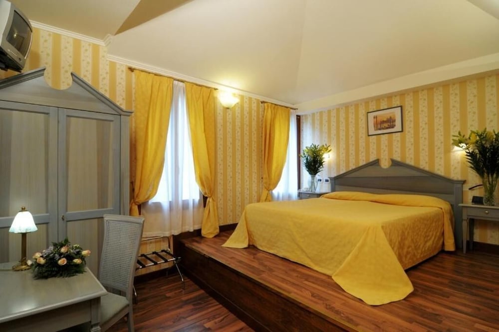 Hotel Tintoretto — Hotel rooms in Venice, Veneto
