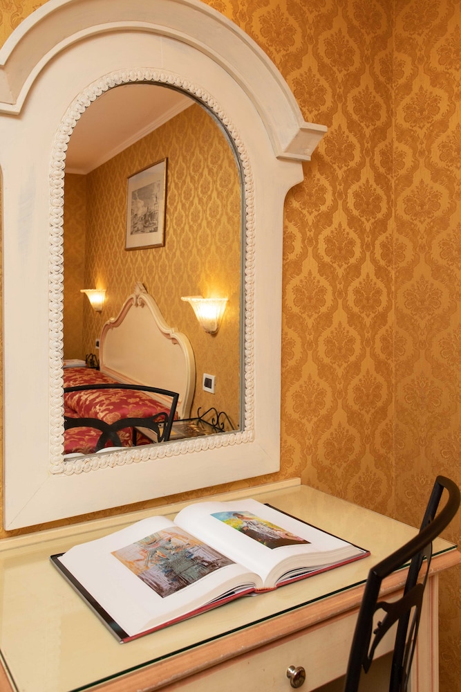 Hotel Tintoretto — Hotel rooms in Venice, Veneto