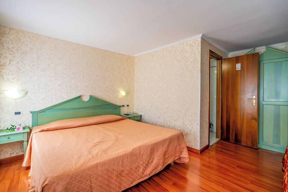 Hotel Tintoretto — Hotel rooms in Venice, Veneto