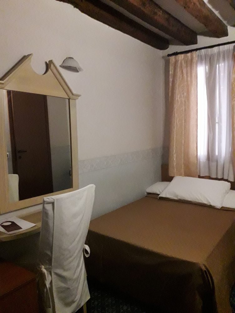 Hotel Tintoretto — Hotel rooms in Venice, Veneto