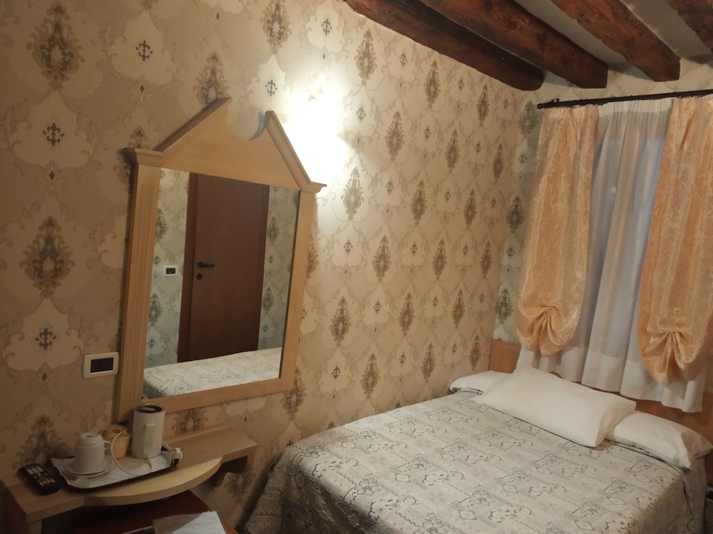 Hotel Tintoretto — Hotel rooms in Venice, Veneto