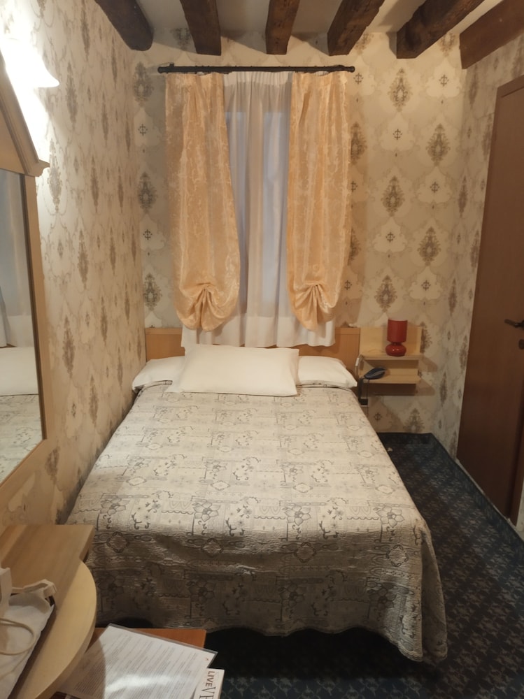 Hotel Tintoretto — Hotel rooms in Venice, Veneto
