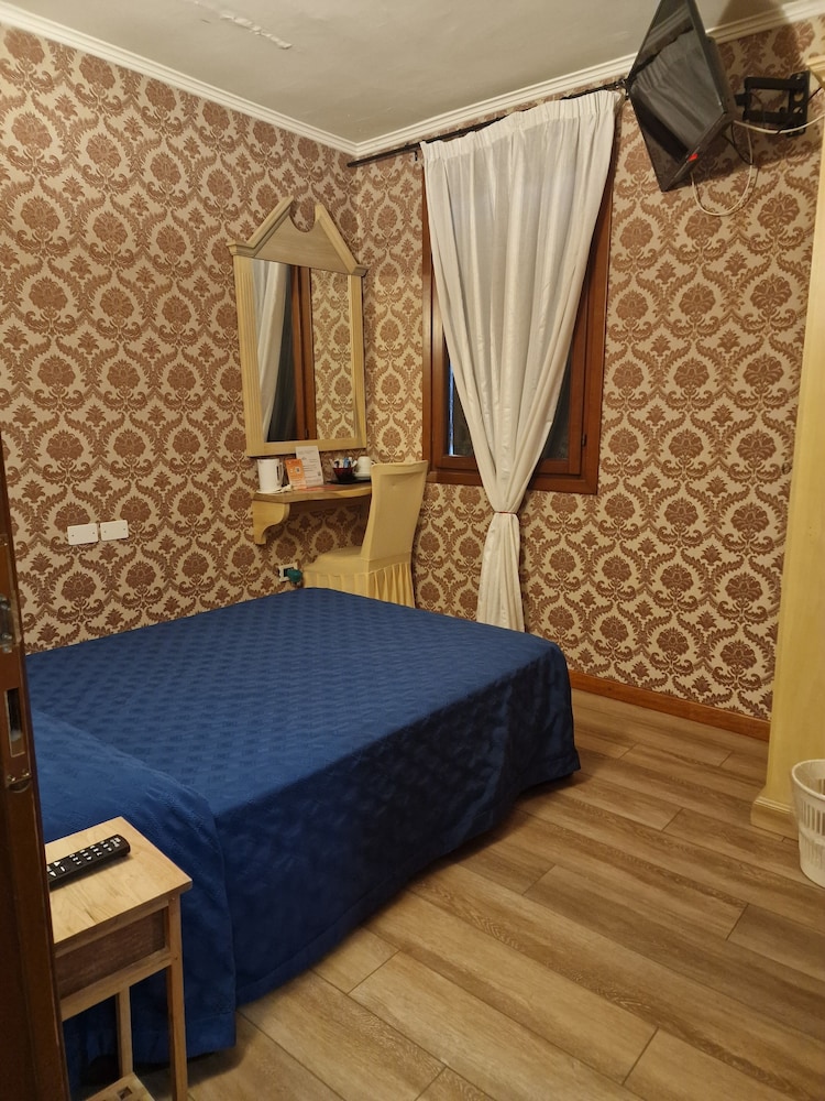 Hotel Tintoretto — Hotel rooms in Venice, Veneto