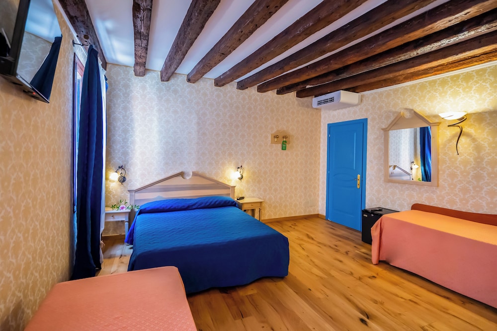 Hotel Tintoretto — Hotel rooms in Venice, Veneto