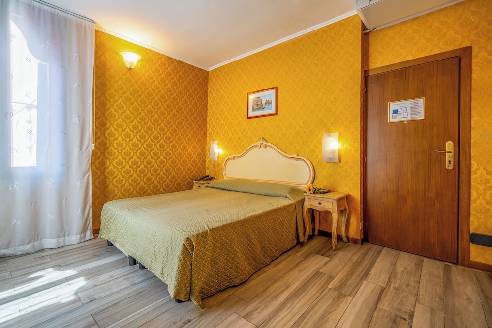 Hotel Tintoretto — Hotel rooms in Venice, Veneto