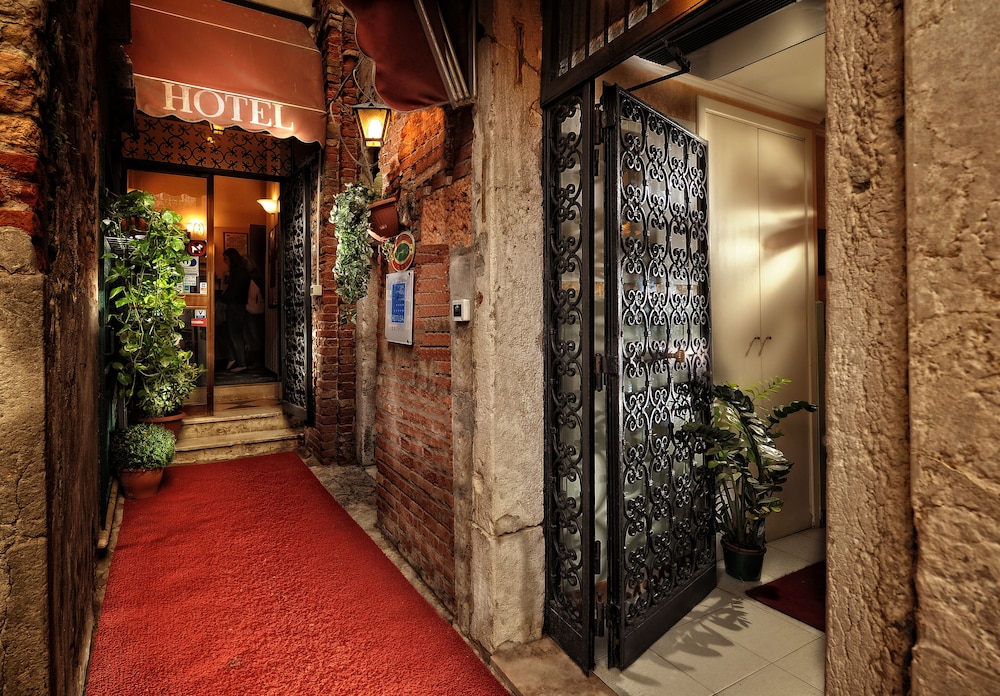 Hotel Tintoretto — Hotel building in Venice, Veneto