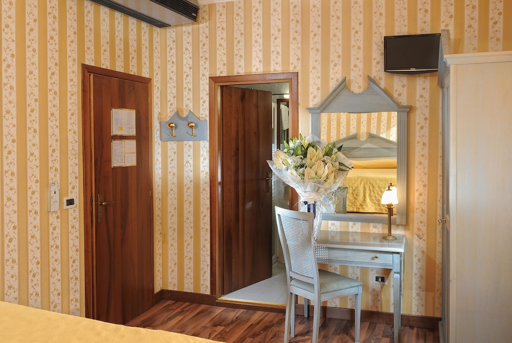 Hotel Tintoretto — Hotel rooms in Venice, Veneto
