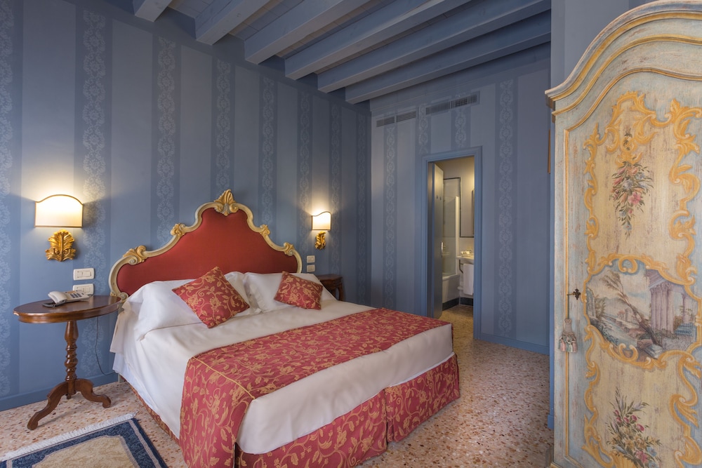 Hotel Tiziano — Hotel rooms in Venice, Veneto