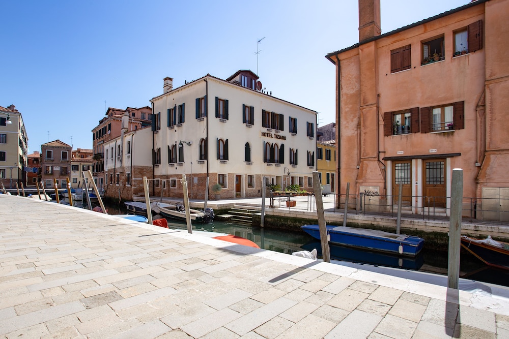 Hotel Tiziano — Hotel building in Venice, Veneto