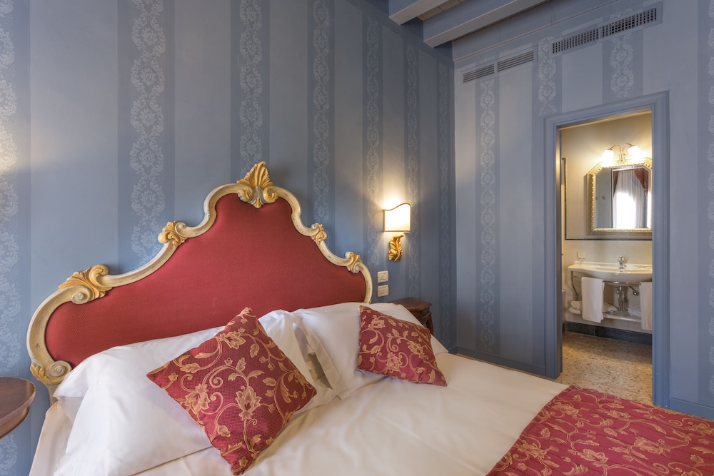 Hotel Tiziano — Hotel rooms in Venice, Veneto