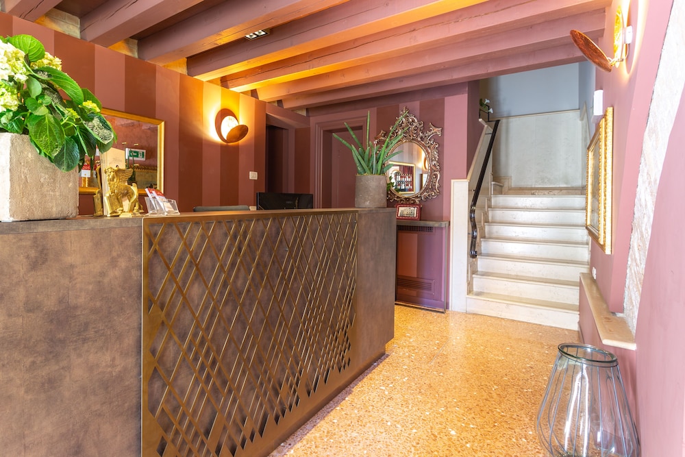 Hotel Tiziano — Hotel building in Venice, Veneto