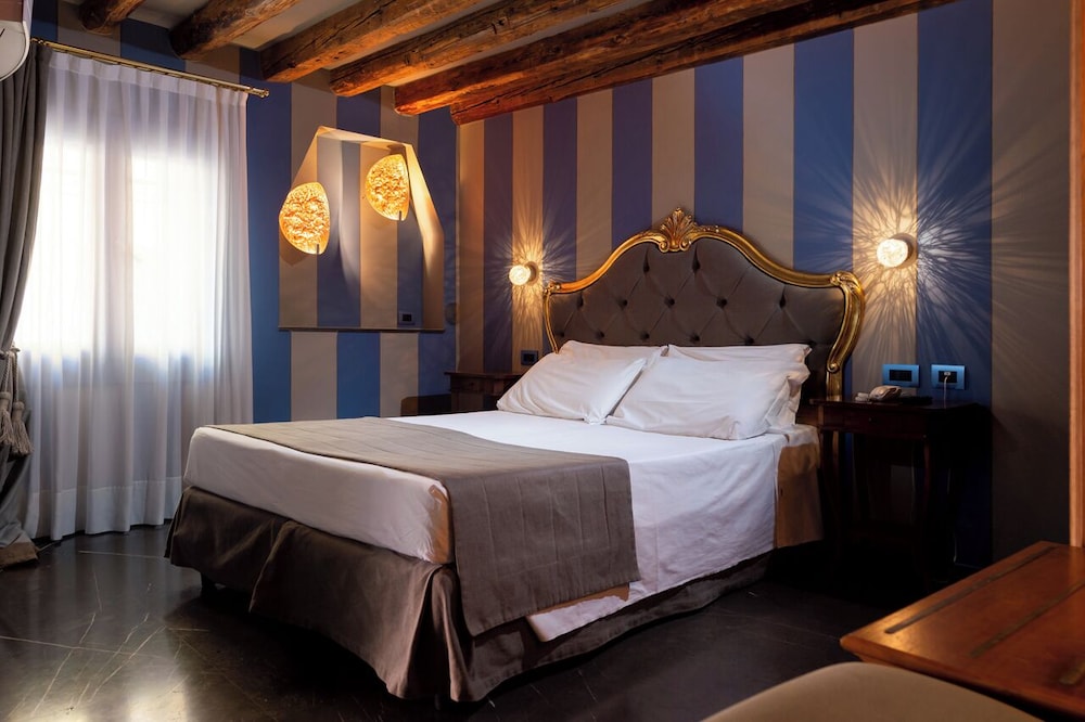 Hotel Tiziano — Hotel rooms in Venice, Veneto