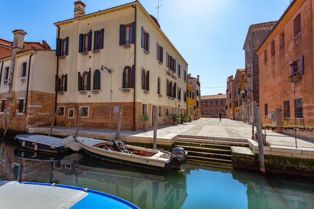 Hotel Tiziano — Hotel building in Venice, Veneto