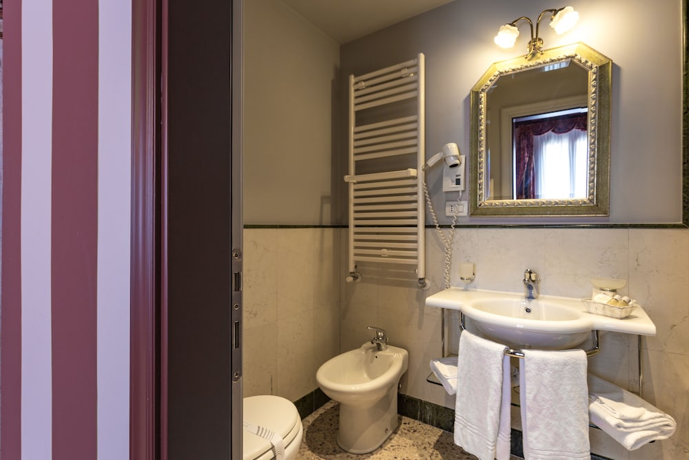 Hotel Tiziano — Hotel rooms in Venice, Veneto