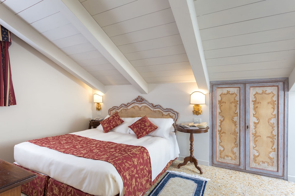 Hotel Tiziano — Hotel rooms in Venice, Veneto