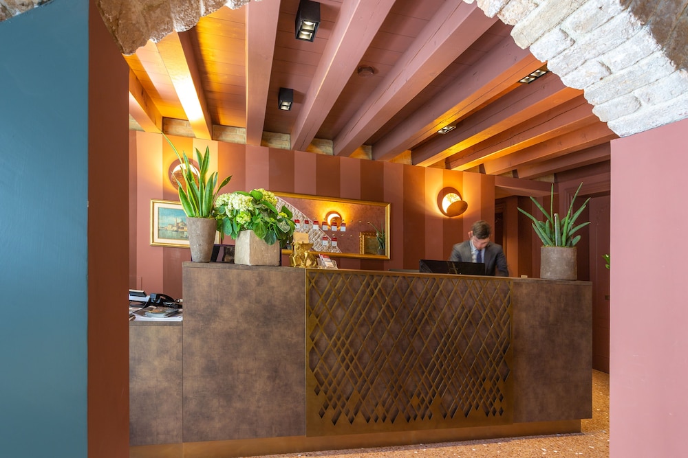 Hotel Tiziano — Hotel building in Venice, Veneto