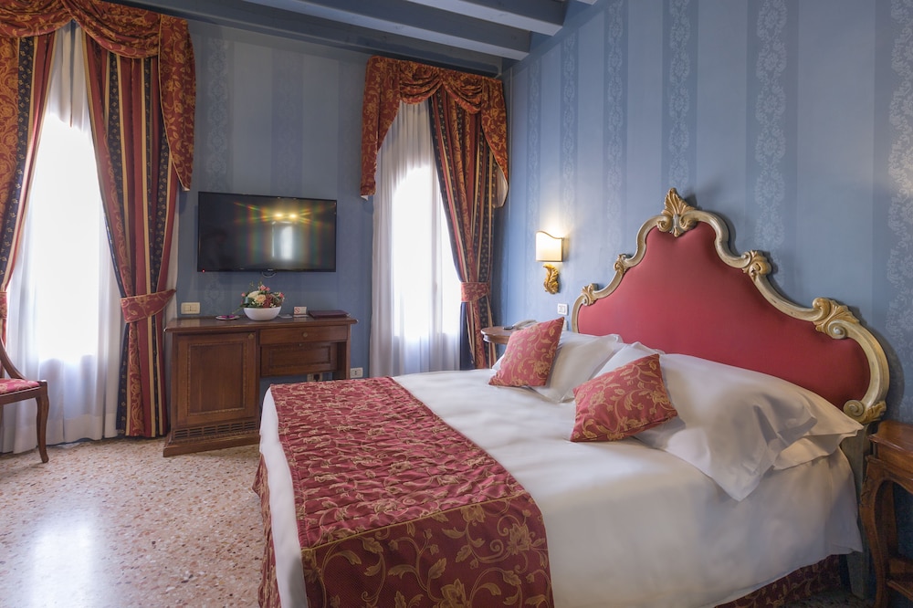Hotel Tiziano — Hotel rooms in Venice, Veneto