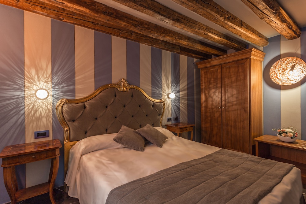 Hotel Tiziano — Hotel rooms in Venice, Veneto