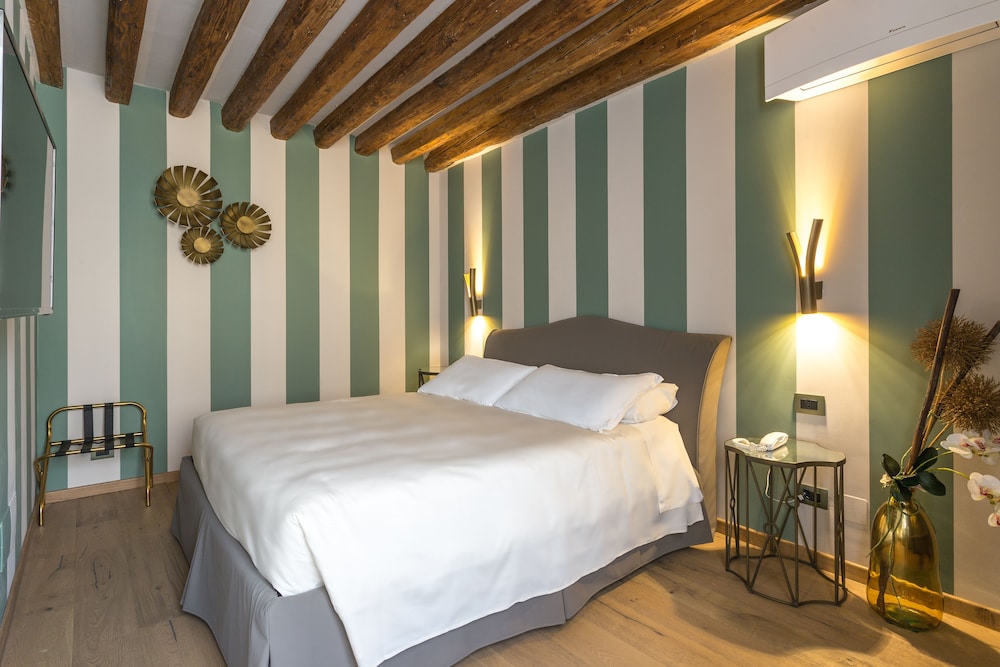 Hotel Tiziano — Hotel rooms in Venice, Veneto