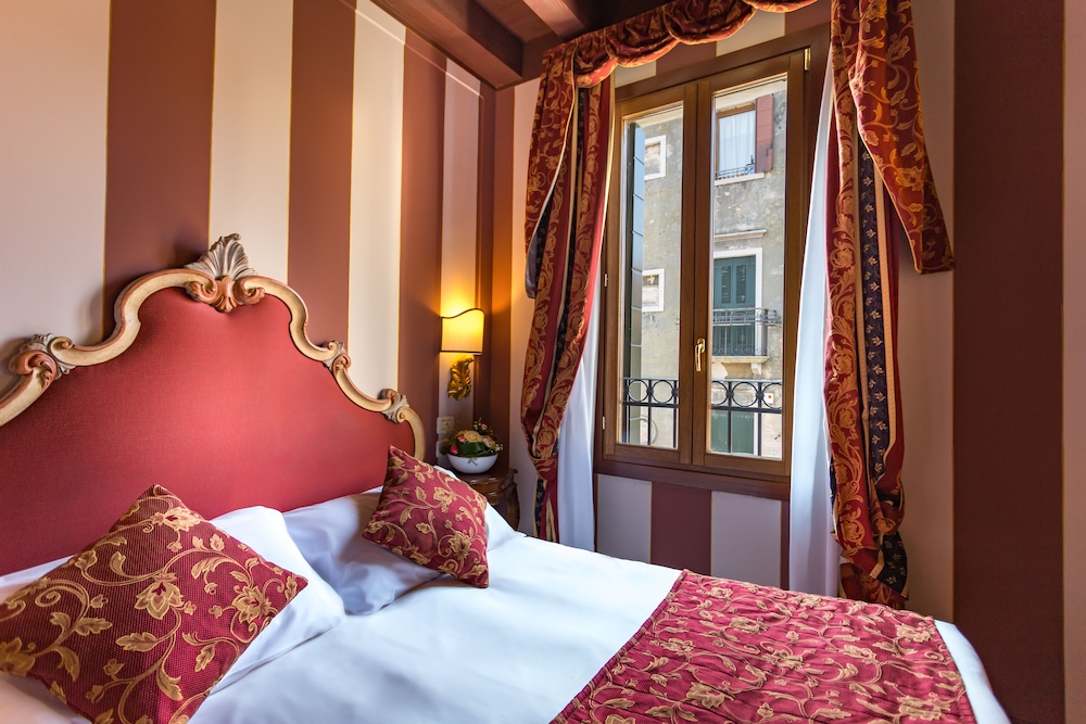 Hotel Tiziano — Hotel rooms in Venice, Veneto