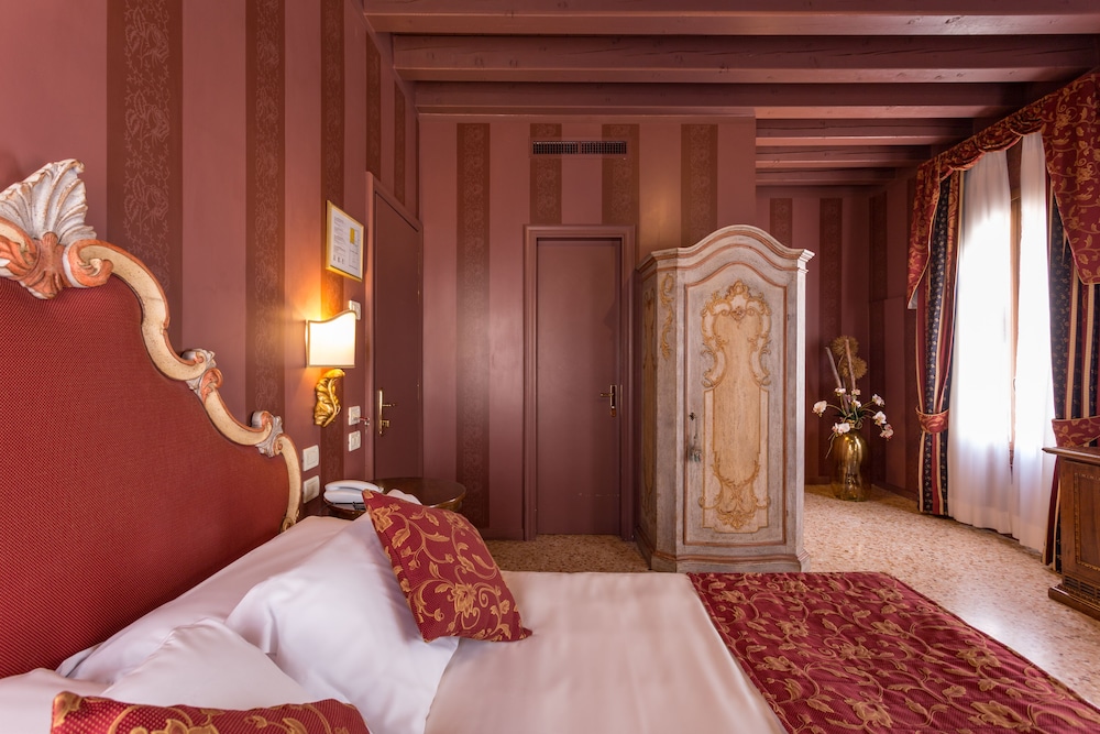 Hotel Tiziano — Hotel rooms in Venice, Veneto