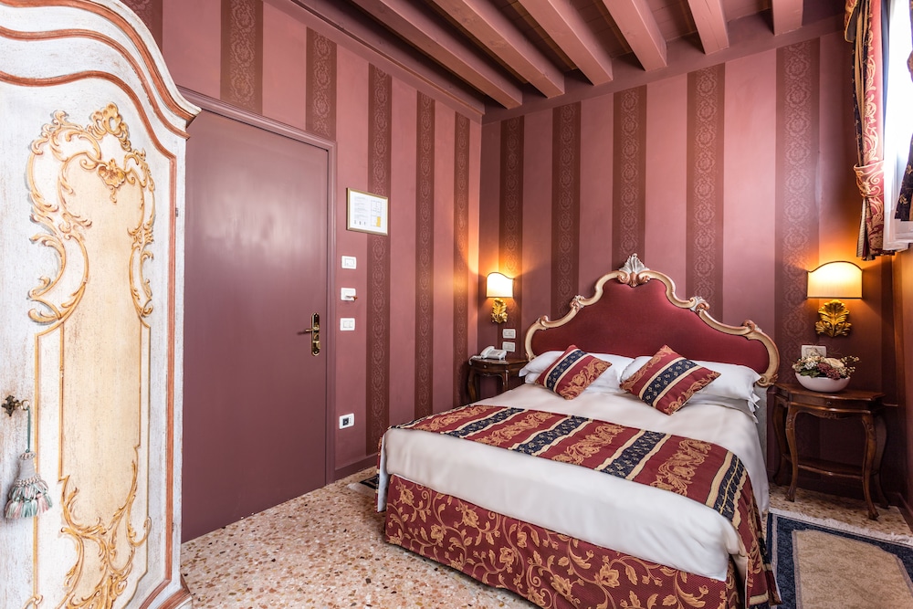 Hotel Tiziano — Hotel rooms in Venice, Veneto