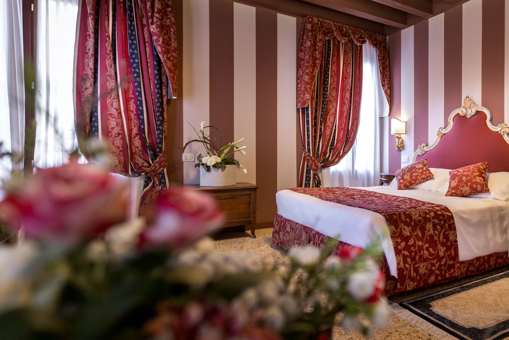 Hotel Tiziano — Hotel rooms in Venice, Veneto