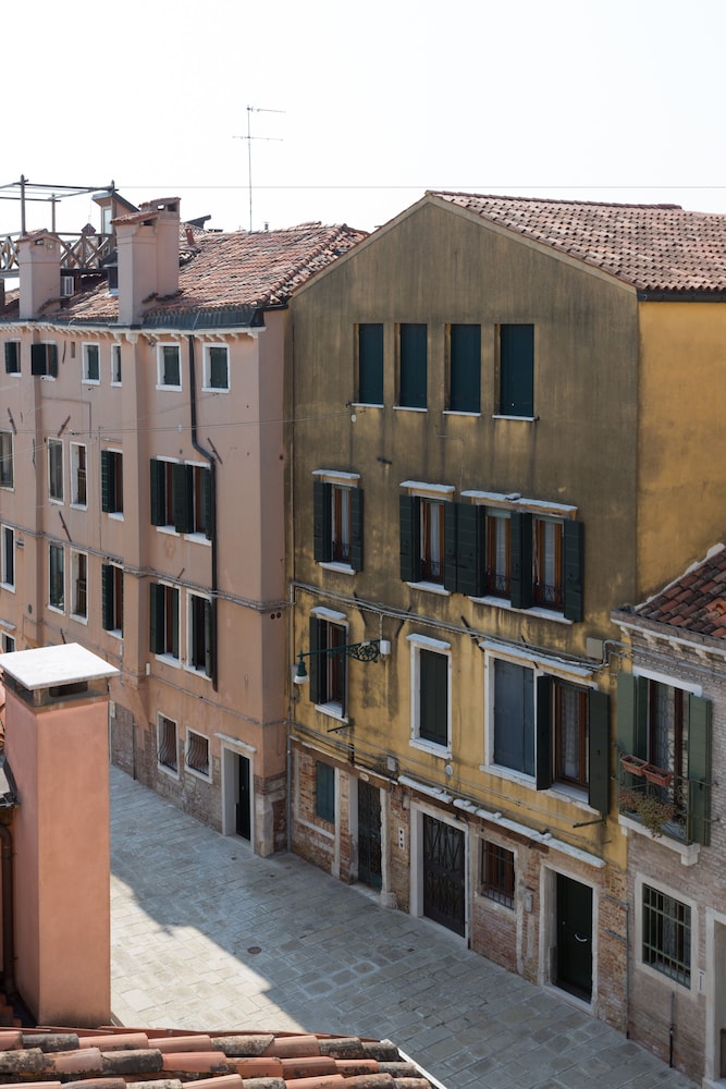 Hotel Tiziano — Hotel building in Venice, Veneto
