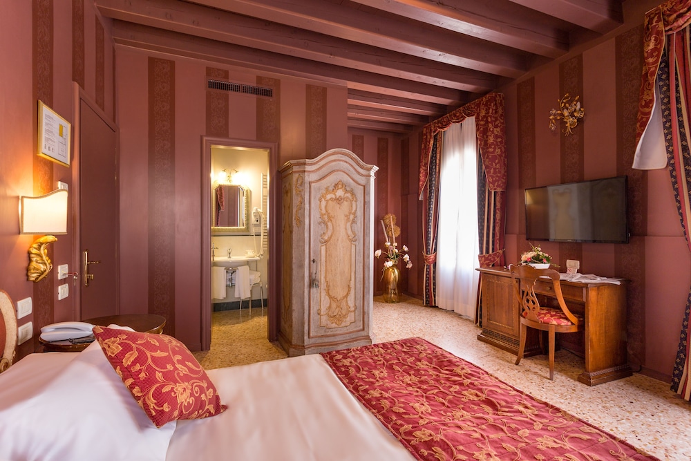 Hotel Tiziano — Hotel rooms in Venice, Veneto