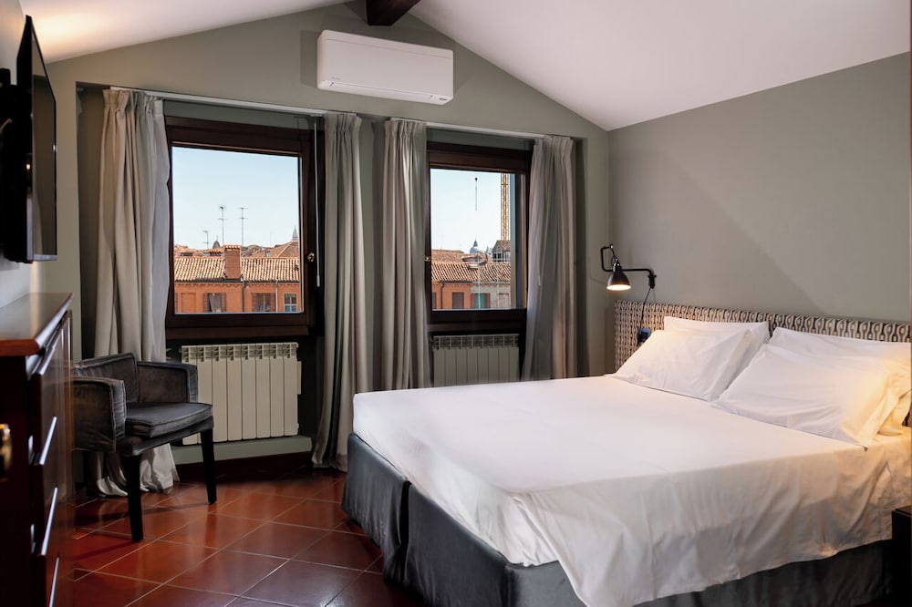 Hotel Tiziano — Hotel rooms in Venice, Veneto