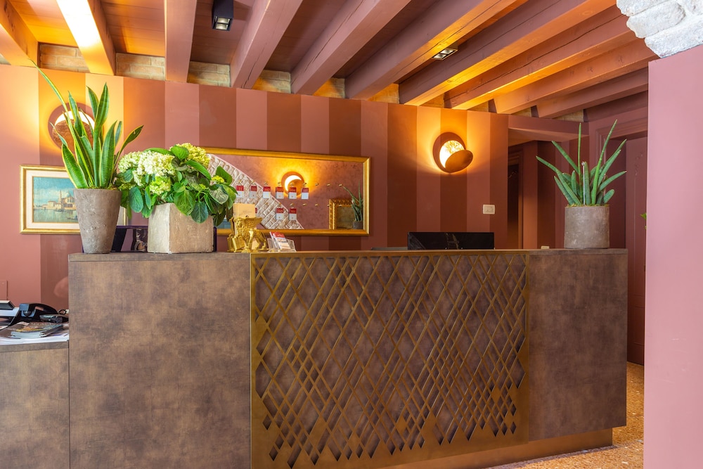 Hotel Tiziano — Hotel building in Venice, Veneto