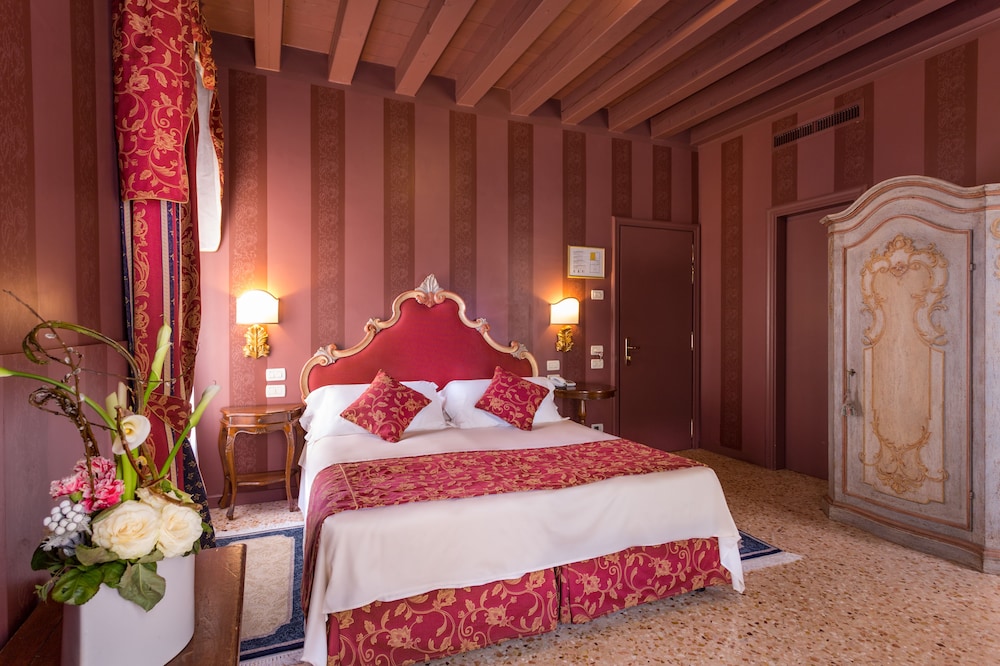 Hotel Tiziano — Hotel rooms in Venice, Veneto