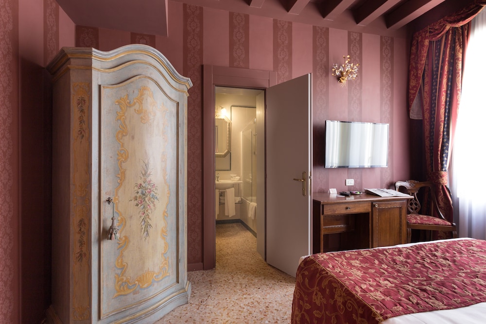 Hotel Tiziano — Hotel rooms in Venice, Veneto