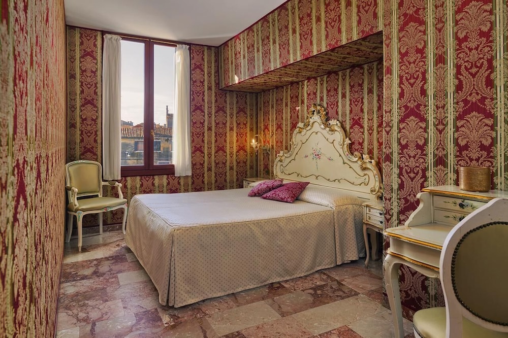 Hotel Tre Archi — Hotel rooms in Venice, Veneto