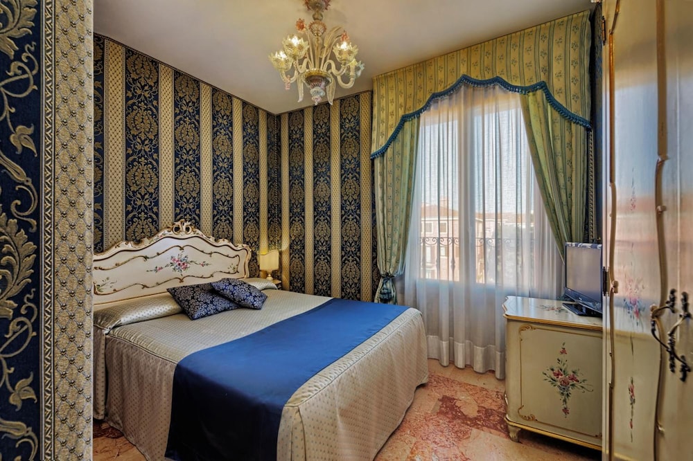 Hotel Tre Archi — Hotel rooms in Venice, Veneto