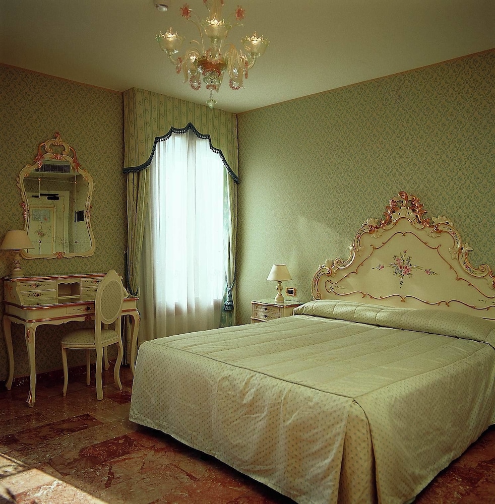 Hotel Tre Archi — Hotel rooms in Venice, Veneto