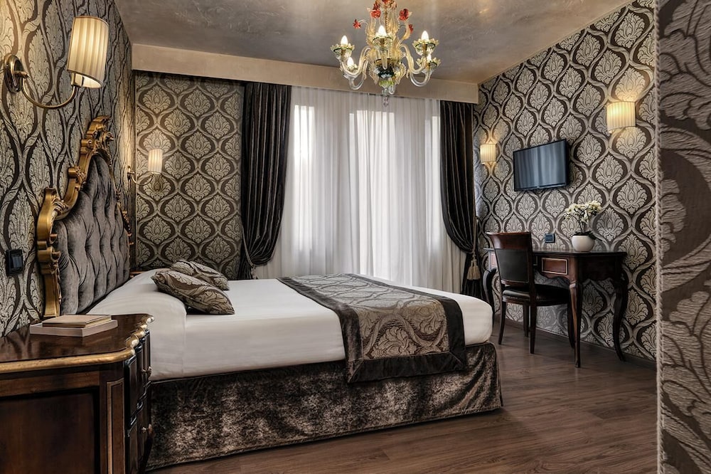 Hotel Tre Archi — Hotel rooms in Venice, Veneto