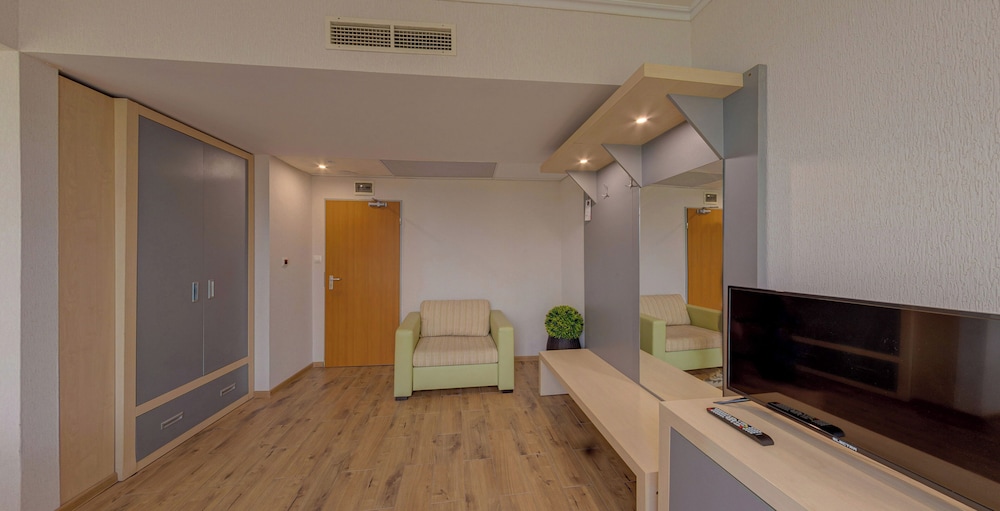 Hotel Marina Palace, Affiliated by Meliá — Hotel rooms in Nessebar, Burgas Region