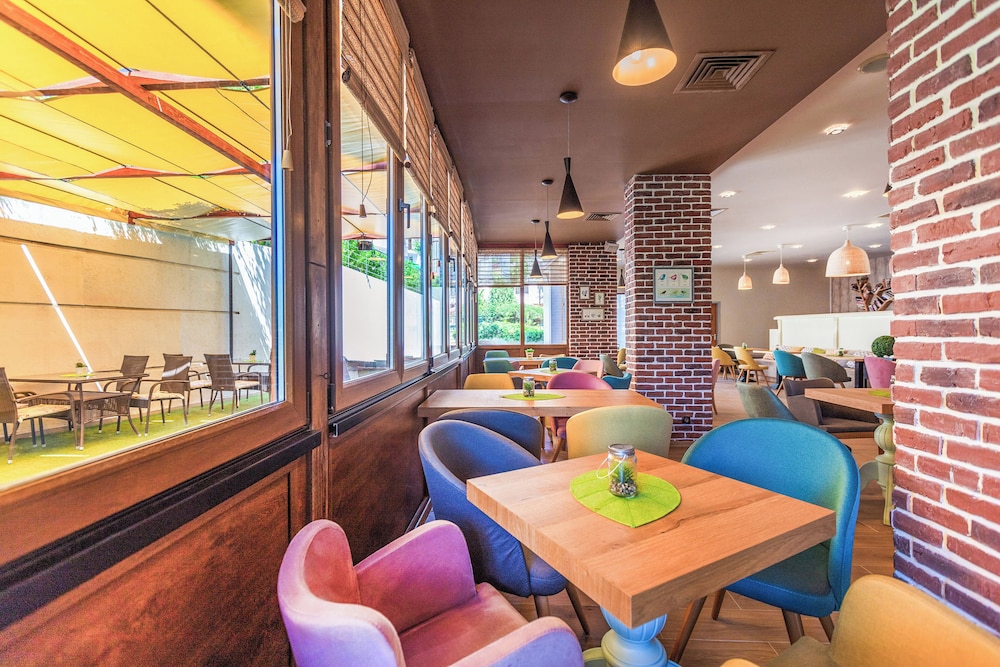 Hotel Marina Palace, Affiliated by Meliá — Restaurant & bars in Nessebar, Burgas Region